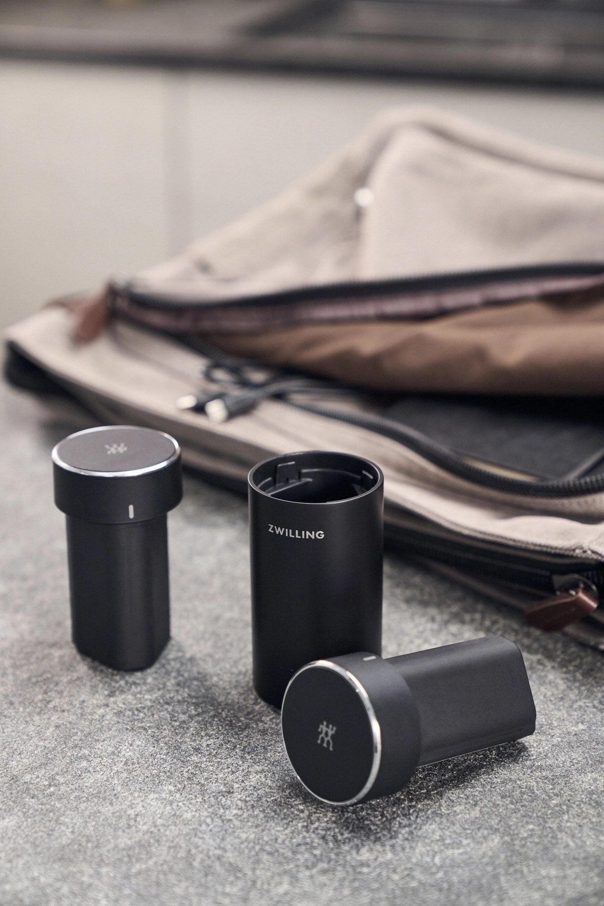 Xtend Lithium Ionen Akku, 12 V in Schwarz präsentiert im Onlineshop von KAQTU Design AG. Küchengerät ist von Zwilling
