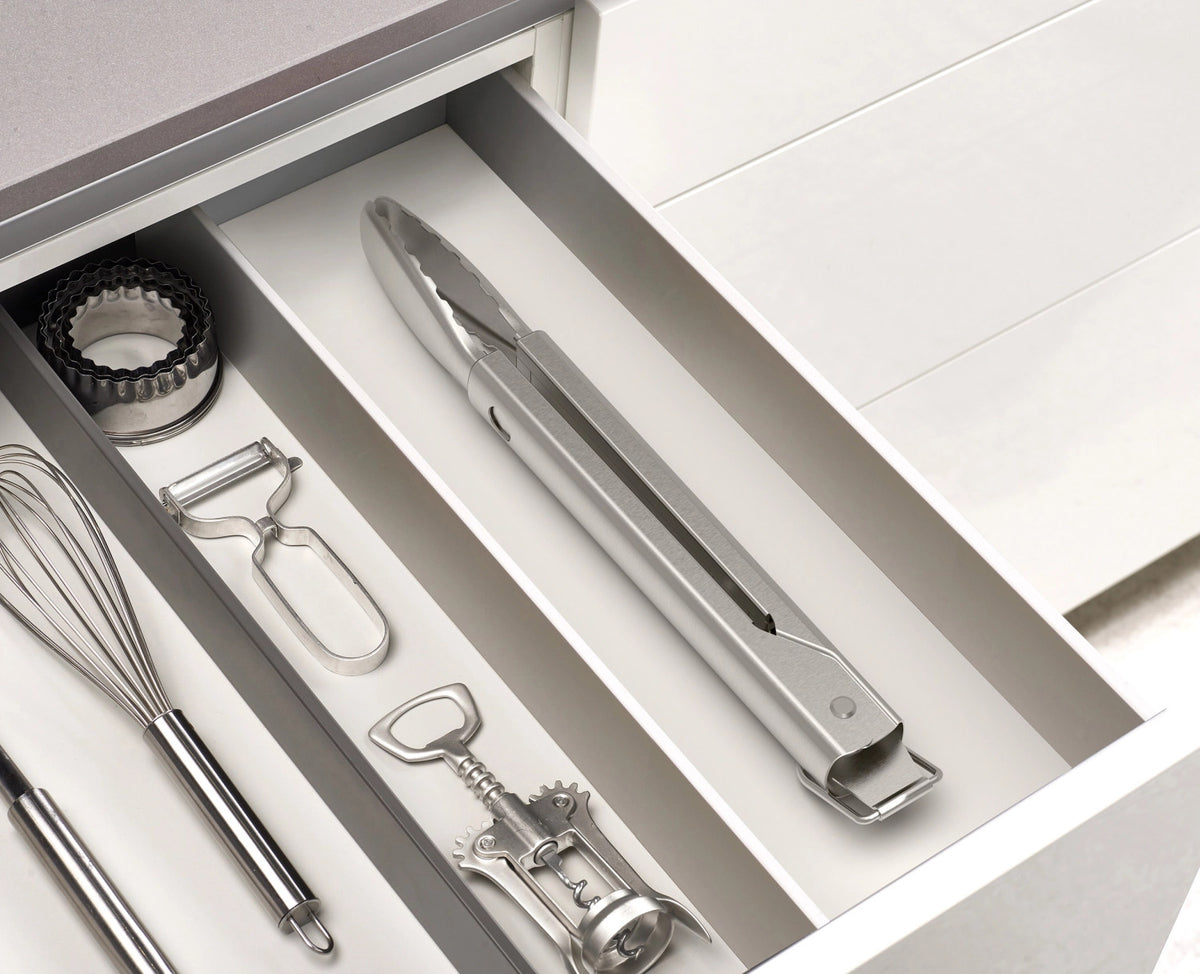 GrillOut BBQ Zange einziehbarer Kopf Edelstahl 42.5-34cm in Silber präsentiert im Onlineshop von KAQTU Design AG. Grillzange ist von Joseph Joseph