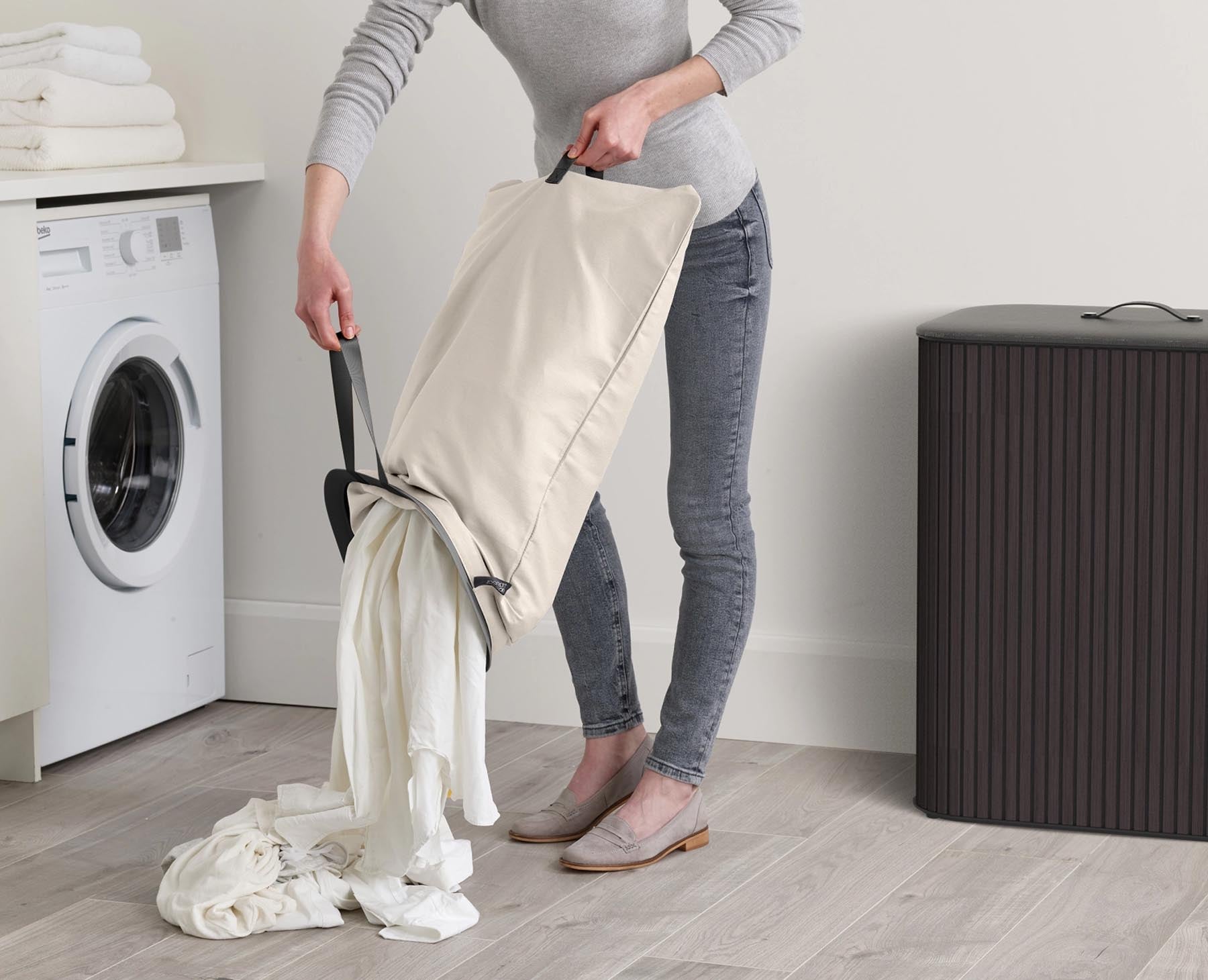Eleganter Tota Twin Luxe Wäschekorb in Schwarz mit 90l Volumen, ideal für stilvolle Wäscheorganisation im modernen Zuhause.