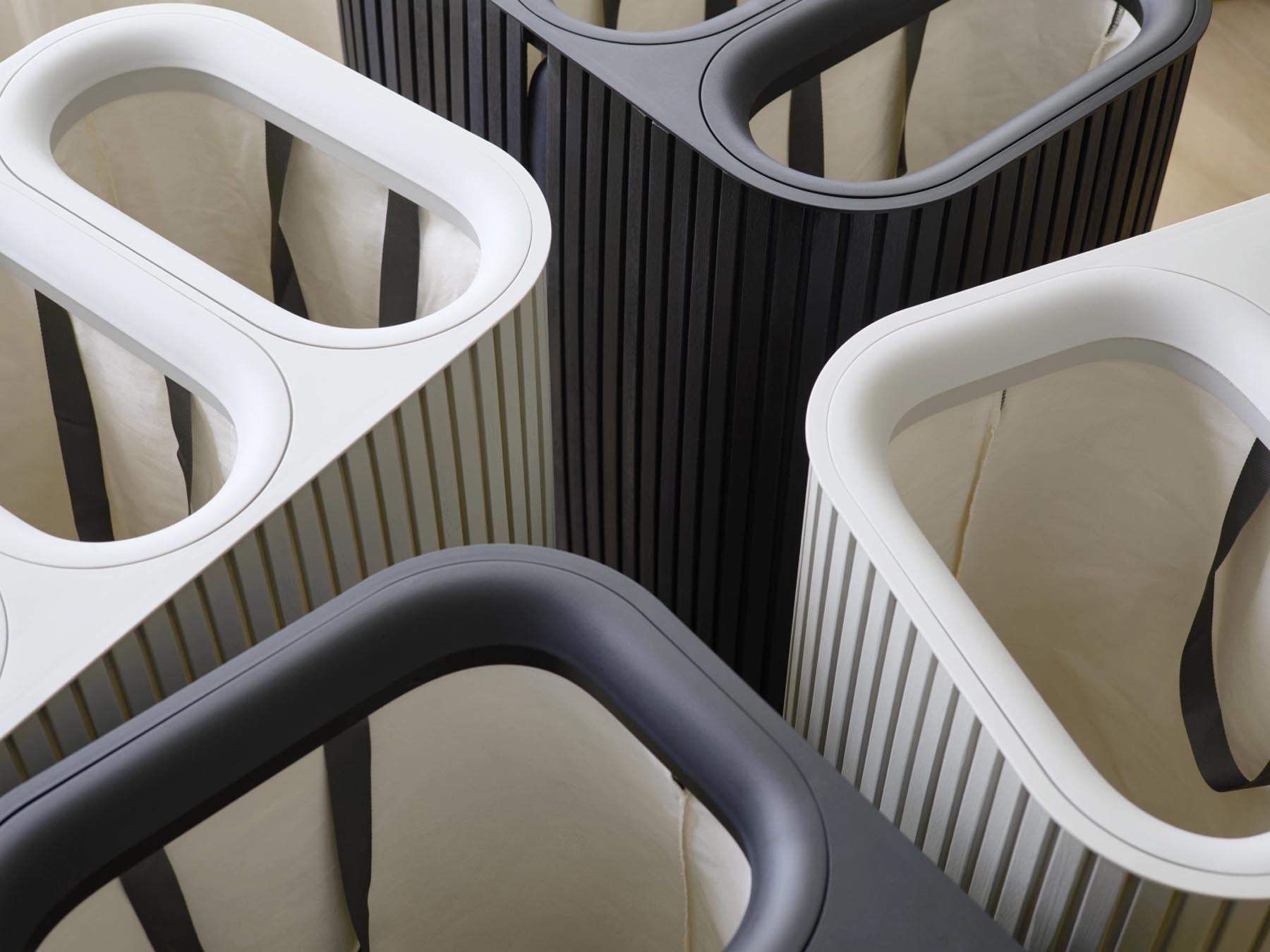 Stylischer Wäschekorb Tota Twin Luxe von Joseph Joseph in elegantem Schwarz, 90 l, ideal für eine praktische und ansprechende Wäscheaufbewahrung.