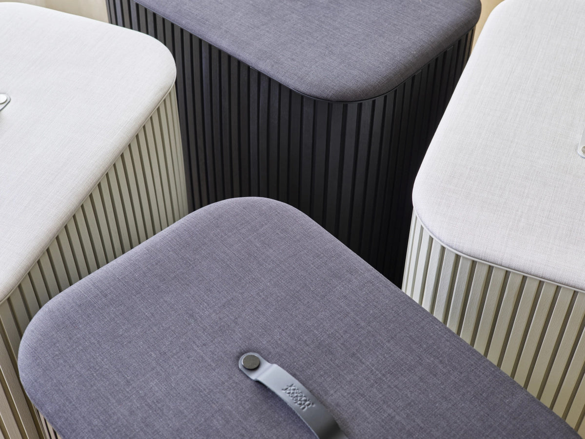 Tota Twin Luxe Wäschekorb 90l black in Schwarz präsentiert im Onlineshop von KAQTU Design AG. Wäschekorb ist von Joseph Joseph