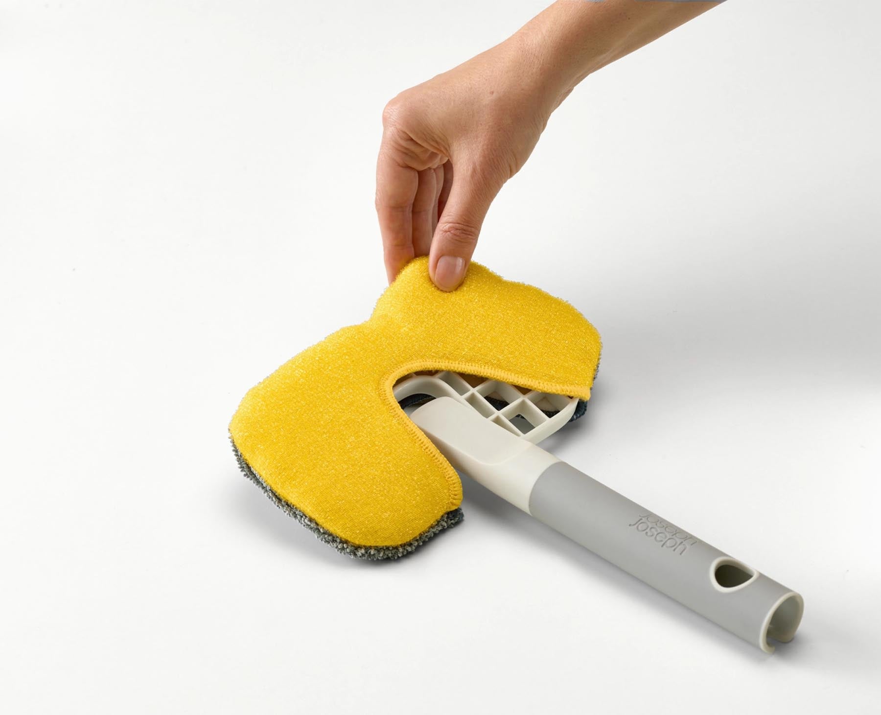 Der CleanTech 2-in-1 Bodenschrubber in elegantem Lichtstein bietet eine praktische Lösung für effizientes Reinigen und sorgt für strahlende Sauberkeit.