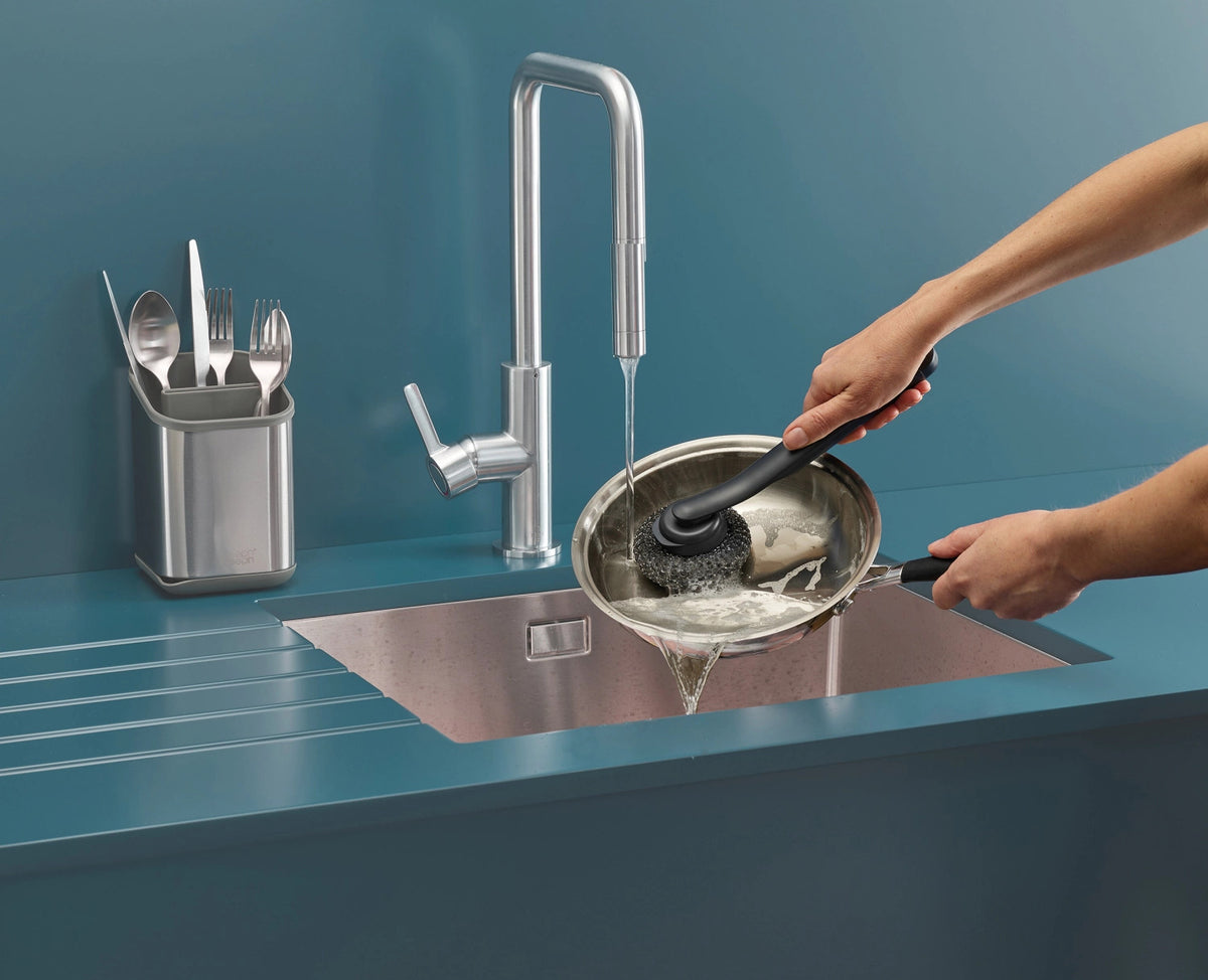 SinkTech Ersatzkopf für Spülbürste Stahlwolle 9x3.5cm in Schwarz präsentiert im Onlineshop von KAQTU Design AG. Abwasch ist von Joseph Joseph