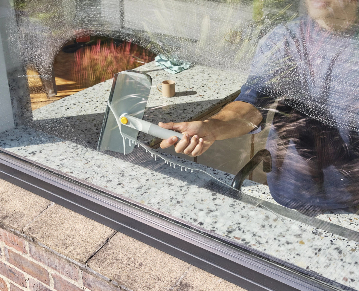 CleanTech Reinigungsset komplett light stone in Grau präsentiert im Onlineshop von KAQTU Design AG. Reinigung & Wäsche ist von Joseph Joseph