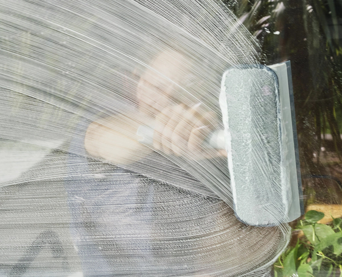CleanTech Reinigungsset komplett light stone in Grau präsentiert im Onlineshop von KAQTU Design AG. Reinigung & Wäsche ist von Joseph Joseph