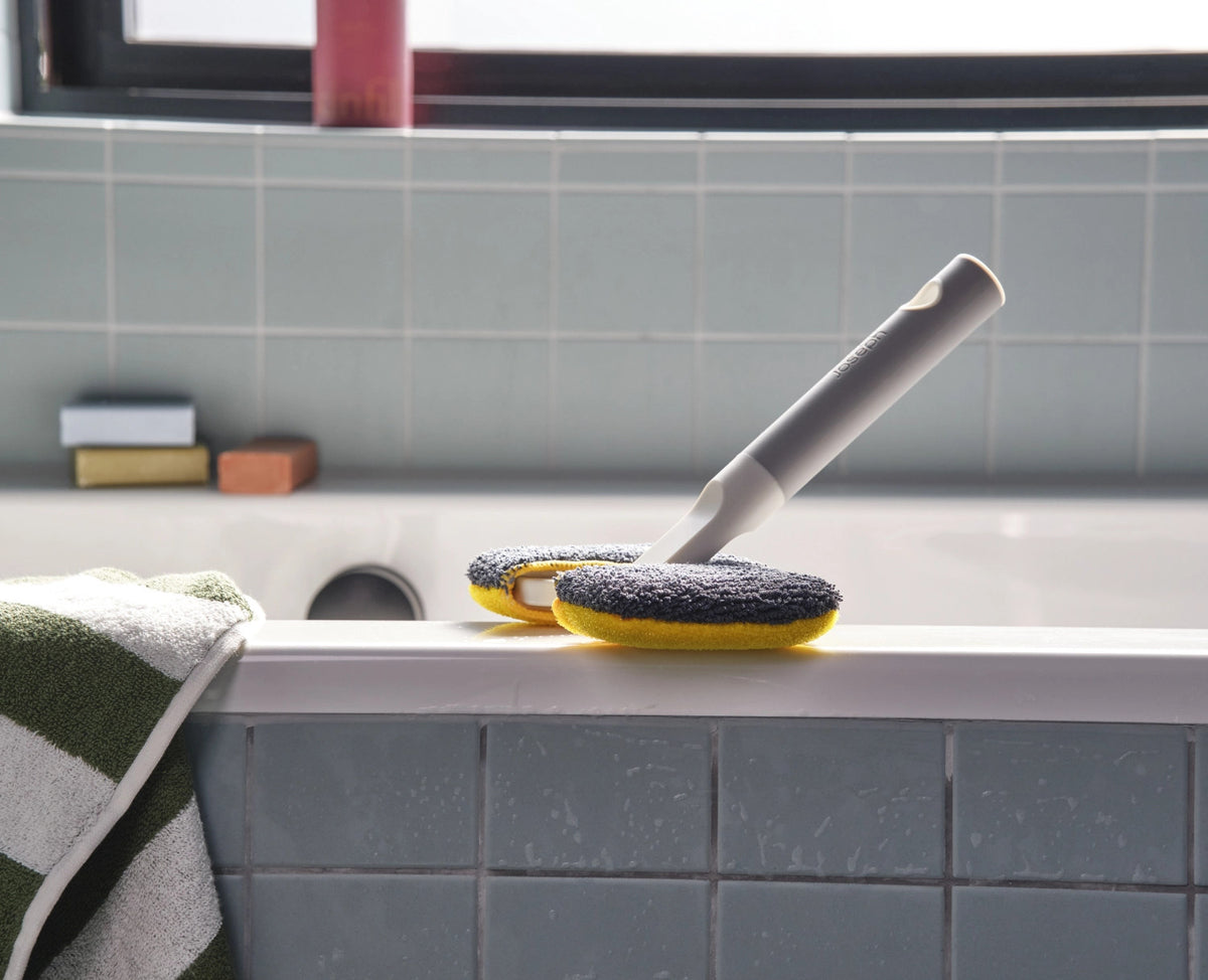 CleanTech Reinigungsset komplett light stone in Grau präsentiert im Onlineshop von KAQTU Design AG. Reinigung & Wäsche ist von Joseph Joseph