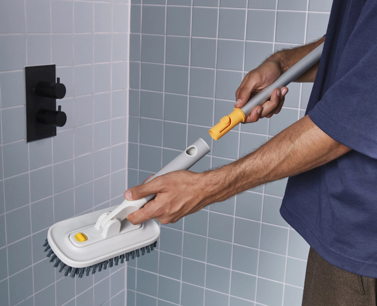 CleanTech Reinigungsset komplett light stone in Grau präsentiert im Onlineshop von KAQTU Design AG. Reinigung & Wäsche ist von Joseph Joseph