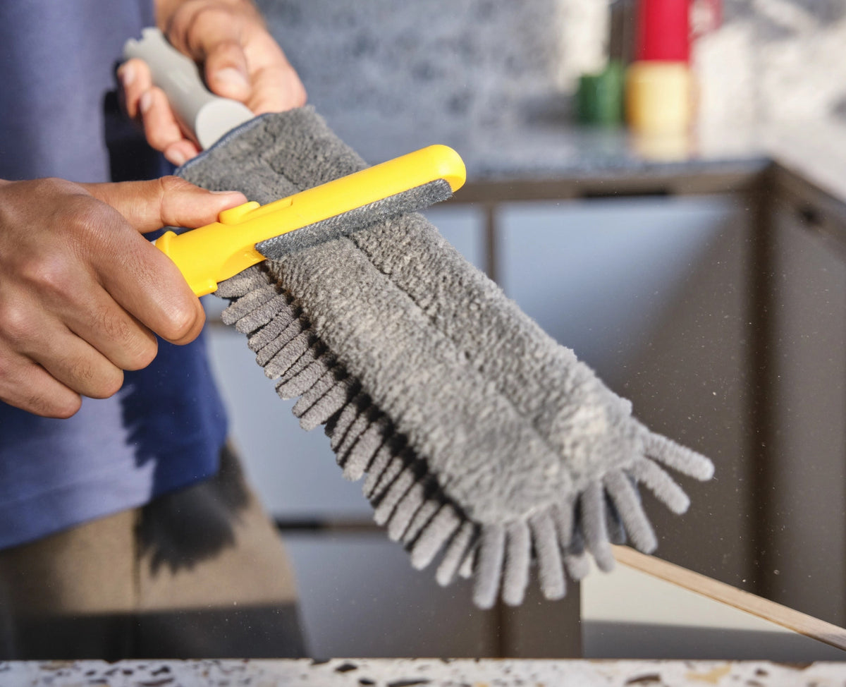 CleanTech Reinigungsset komplett light stone in Grau präsentiert im Onlineshop von KAQTU Design AG. Reinigung & Wäsche ist von Joseph Joseph