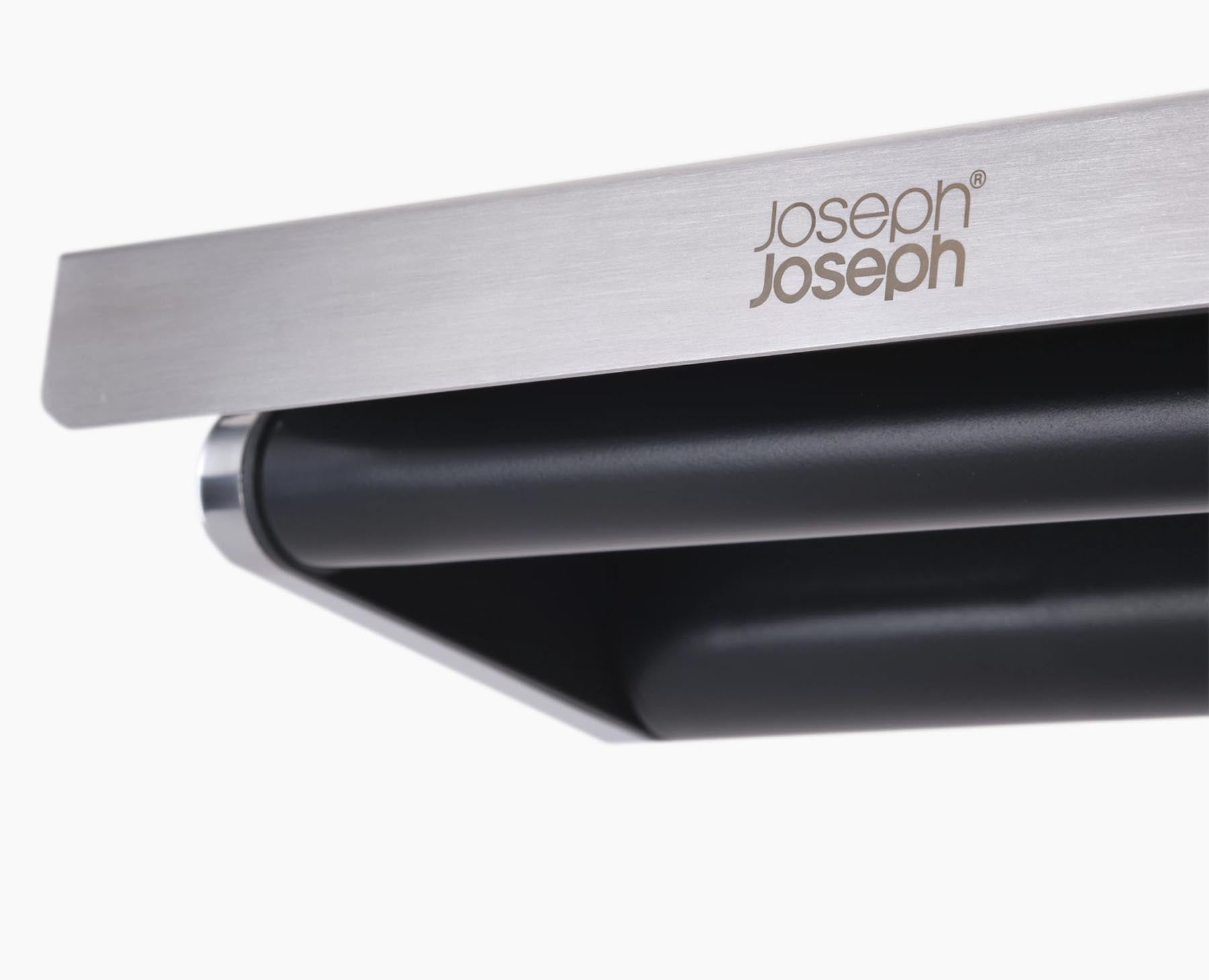 Praktischer RollGrip Küchenrollenhalter von Joseph Joseph, ausziehbar für einfache Handhabung, ideal für die Unterablage in Ihrer Küche.