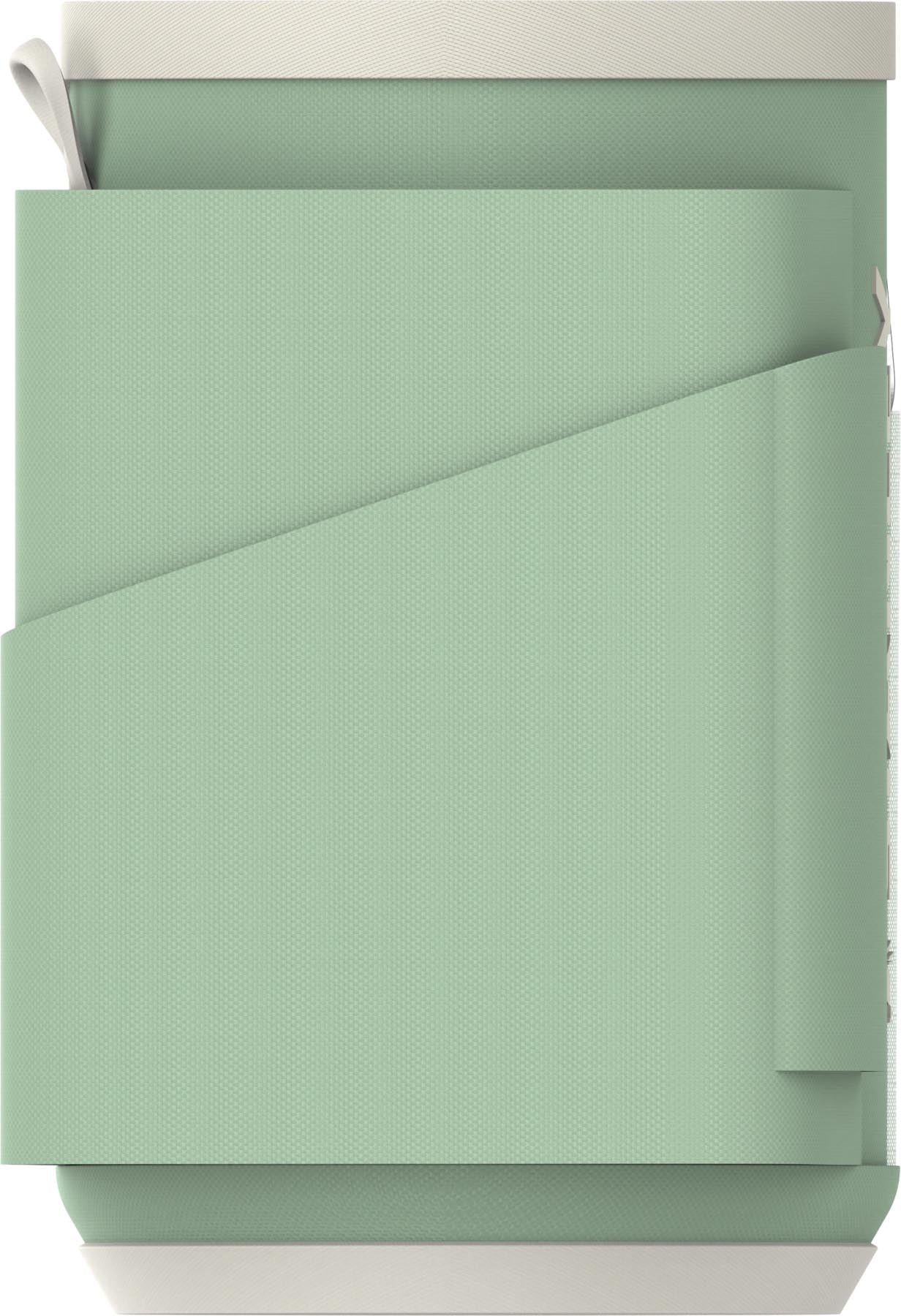 Stylische Thermosflasche in Pistaziengrün von Stanley, ideal für unterwegs. Hält Getränke den ganzen Tag frisch und kühl.