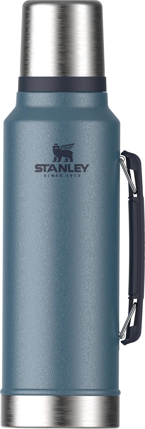 Legendary Classic Flasche 1.4l hammertone lake in Blau präsentiert im Onlineshop von KAQTU Design AG. Aufbewahrungsbehälter ist von Stanley