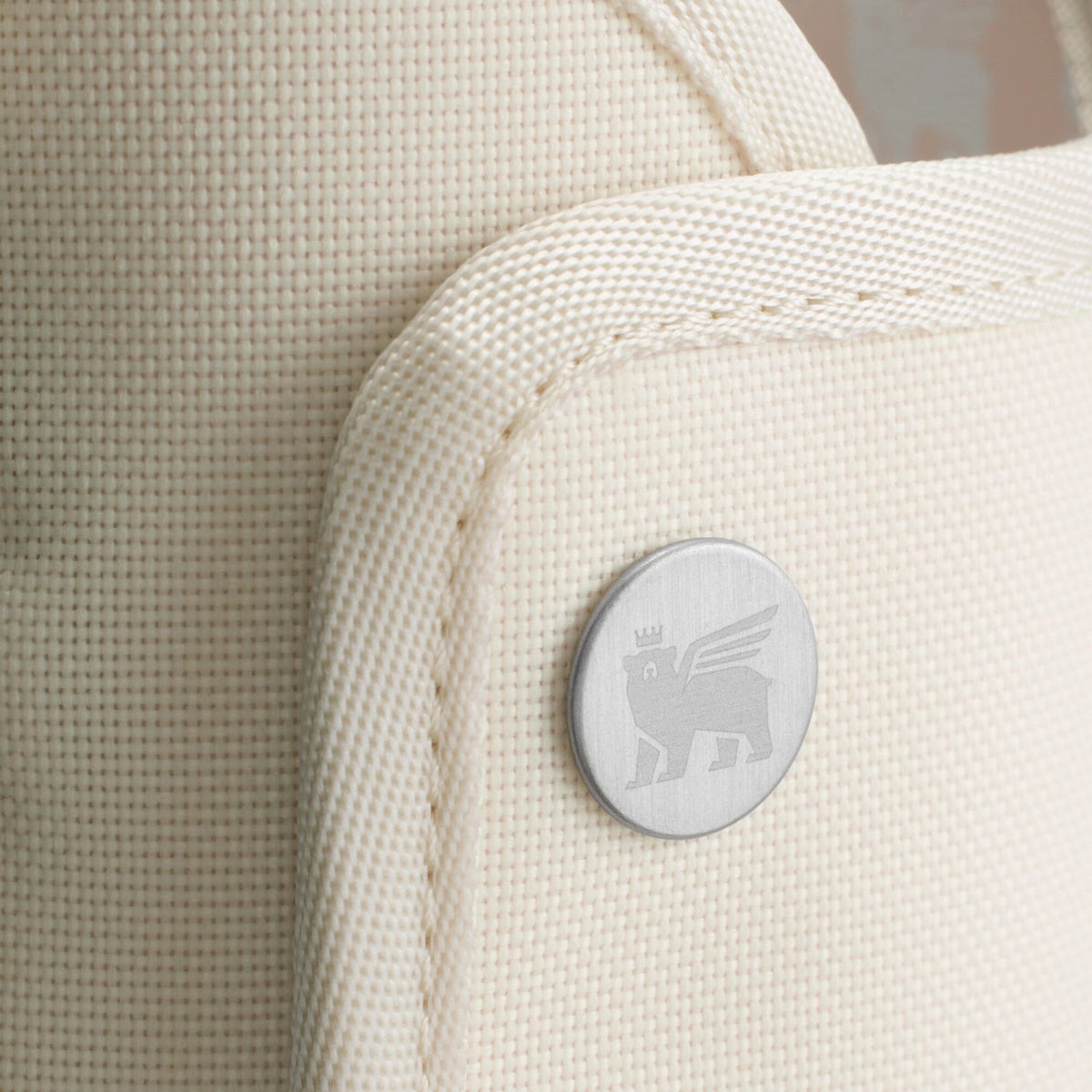 All-Day Quencher Carry-All 1.18l cream 2.0 in Beige präsentiert im Onlineshop von KAQTU Design AG. Thermosflasche ist von Stanley