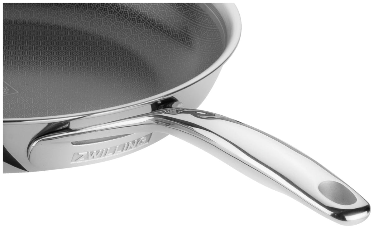 Peak Bratpfanne 30cm in Silber präsentiert im Onlineshop von KAQTU Design AG. Bratpfanne ist von Zwilling