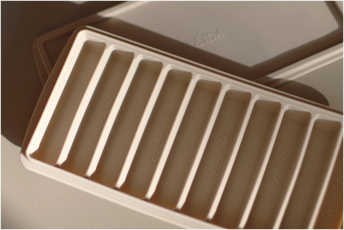 Eiswürfelbehälter Cream Beige in Beige präsentiert im Onlineshop von KAQTU Design AG.  ist von AYA&IDA