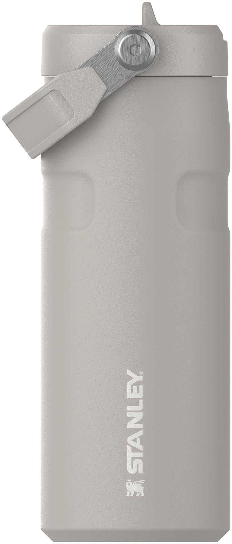 IceFlow Flip Straw Flasche 0.47l ash in Grau präsentiert im Onlineshop von KAQTU Design AG. Aufbewahrungsbehälter ist von Stanley