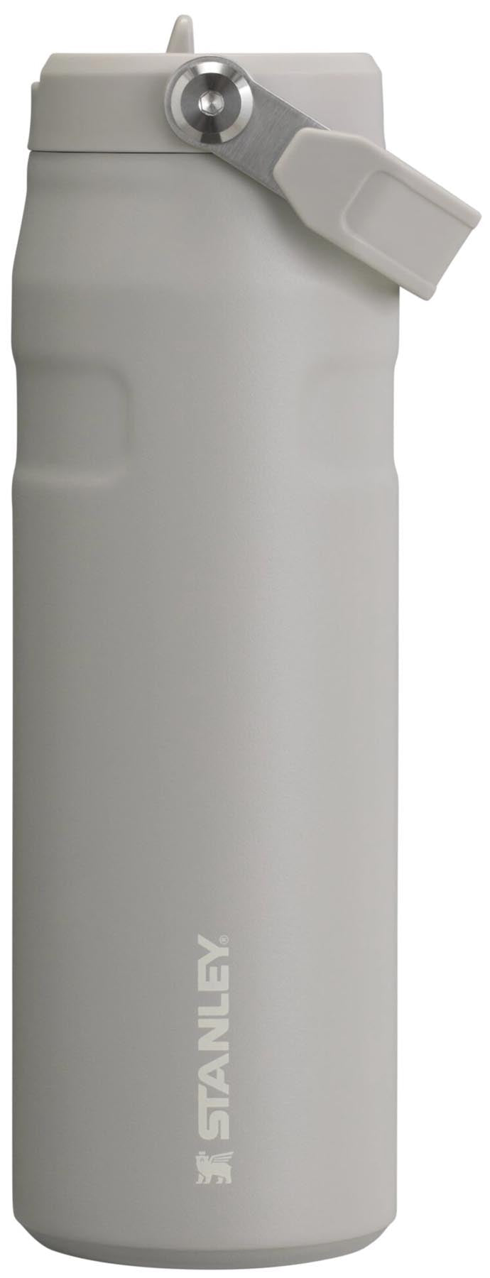 IceFlow Flip Straw Flasche 0.7l ash in Grau präsentiert im Onlineshop von KAQTU Design AG. Aufbewahrungsbehälter ist von Stanley