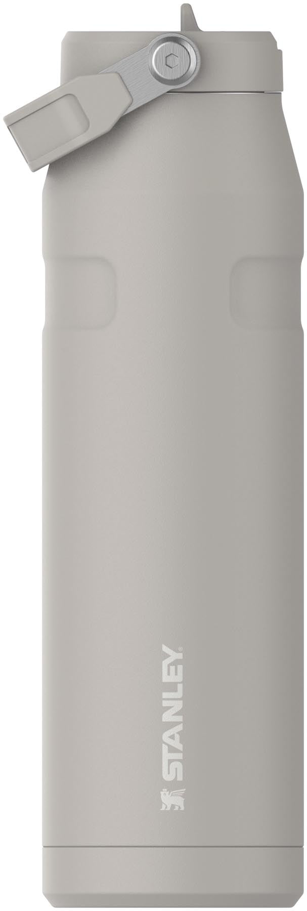 IceFlow Flip Straw Flasche 1.06l ash in Grau präsentiert im Onlineshop von KAQTU Design AG. Aufbewahrungsbehälter ist von Stanley