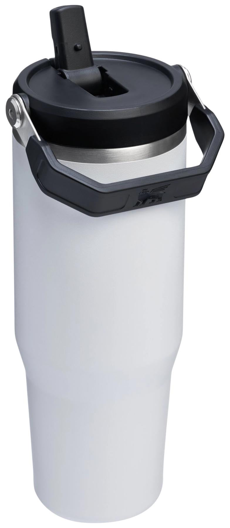 Stylischer IceFlow Flip Straw Becher von Stanley in Chalk, 0.89l, ideal für kalte Getränke und unterwegs. Perfekt für aktive Lebensstile.