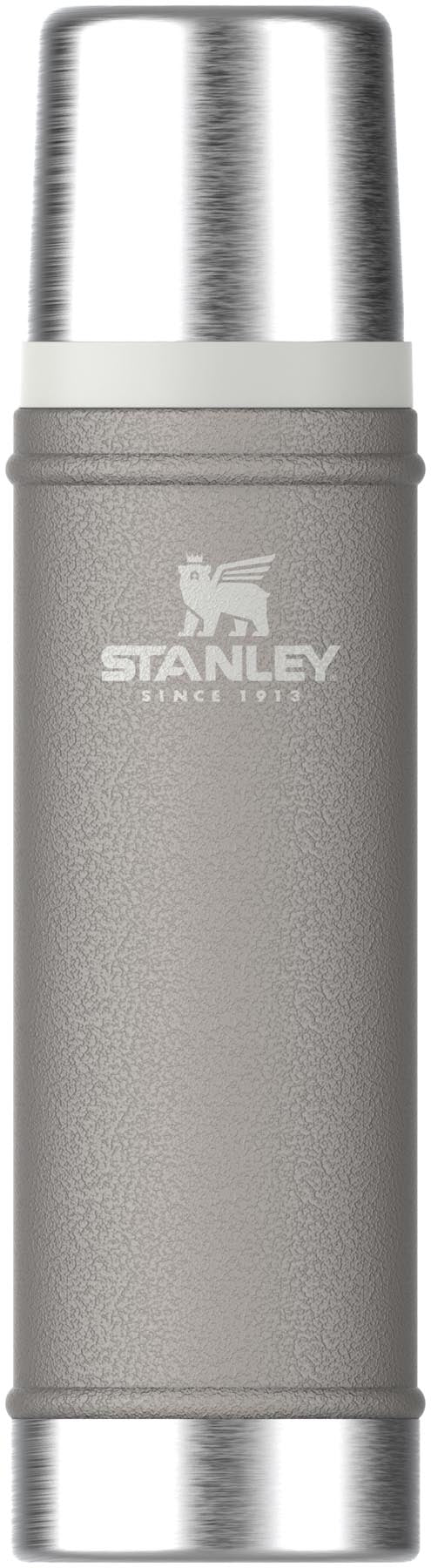 Legendary Classic Flasche 0.59l hammertone ash in Grau präsentiert im Onlineshop von KAQTU Design AG. Aufbewahrungsbehälter ist von Stanley