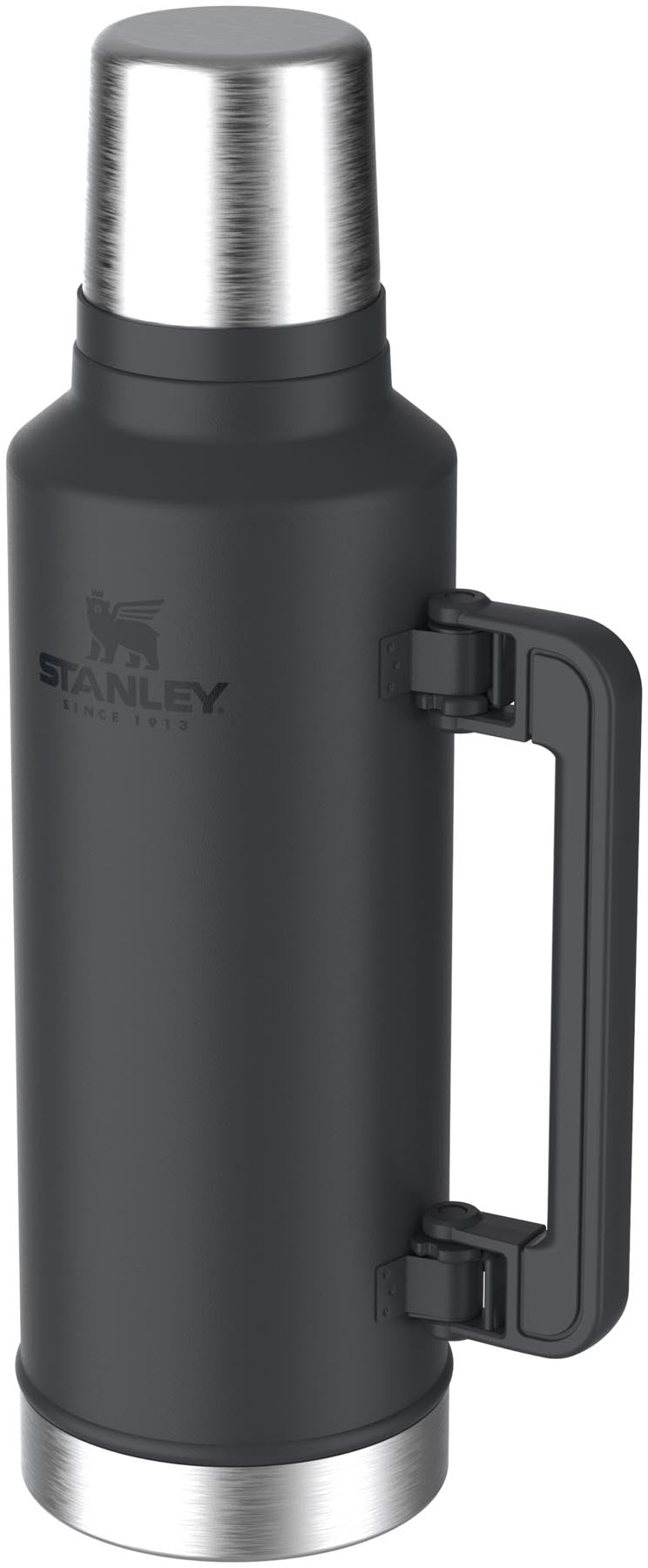 Schwarze Legendary Classic Flasche 1.9l von Stanley, ideal für heiße und kalte Getränke, robust und stilvoll für unterwegs.
