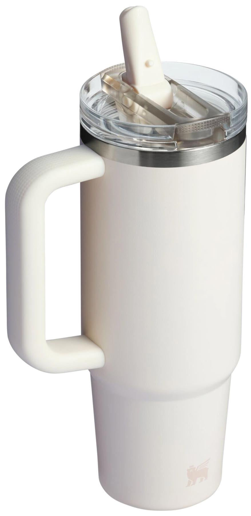 Stylische Stanley Thermosflasche Quencher ProTour Flip Straw 0.89l in Cremefarbe, ideal für unterwegs und perfekt für kalte Getränke.