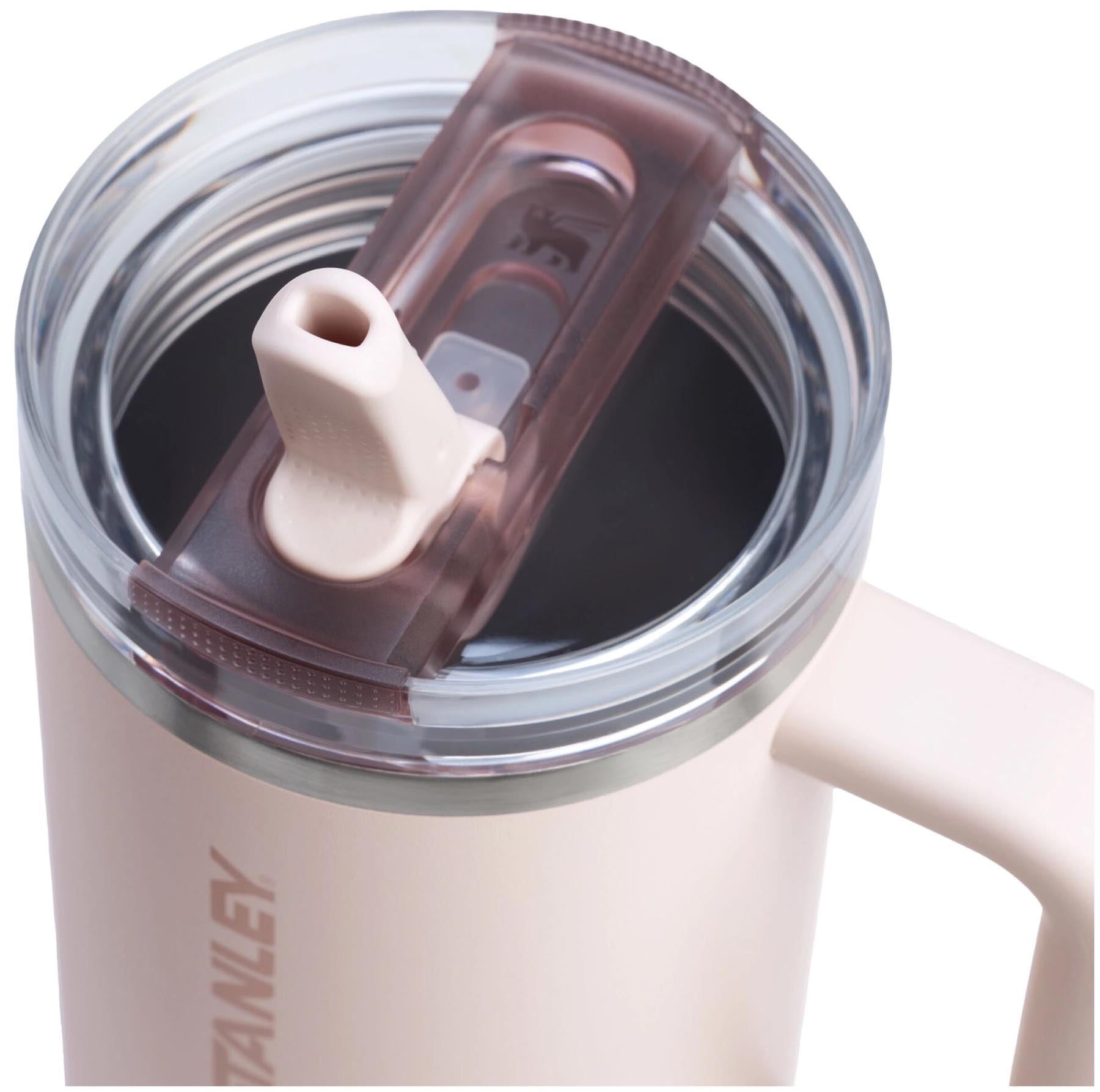 Elegante Stanley Thermosflasche Quencher ProTour in Rose Quartz mit praktischem Flip Straw, perfekt für kalte und heiße Getränke.