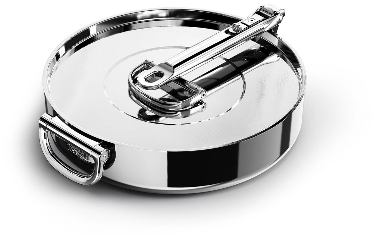 Space Steel Stielkasserolle D28cm Edelstahl Klappgriff in Silber präsentiert im Onlineshop von KAQTU Design AG. Stielkasserolle ist von Joseph Joseph