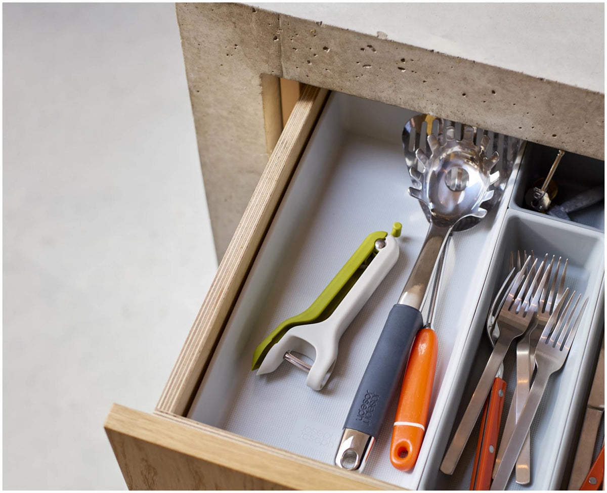 Tweezy 2-in-1 Entkerner in Grün präsentiert im Onlineshop von KAQTU Design AG. Schneider und Stecher ist von Joseph Joseph