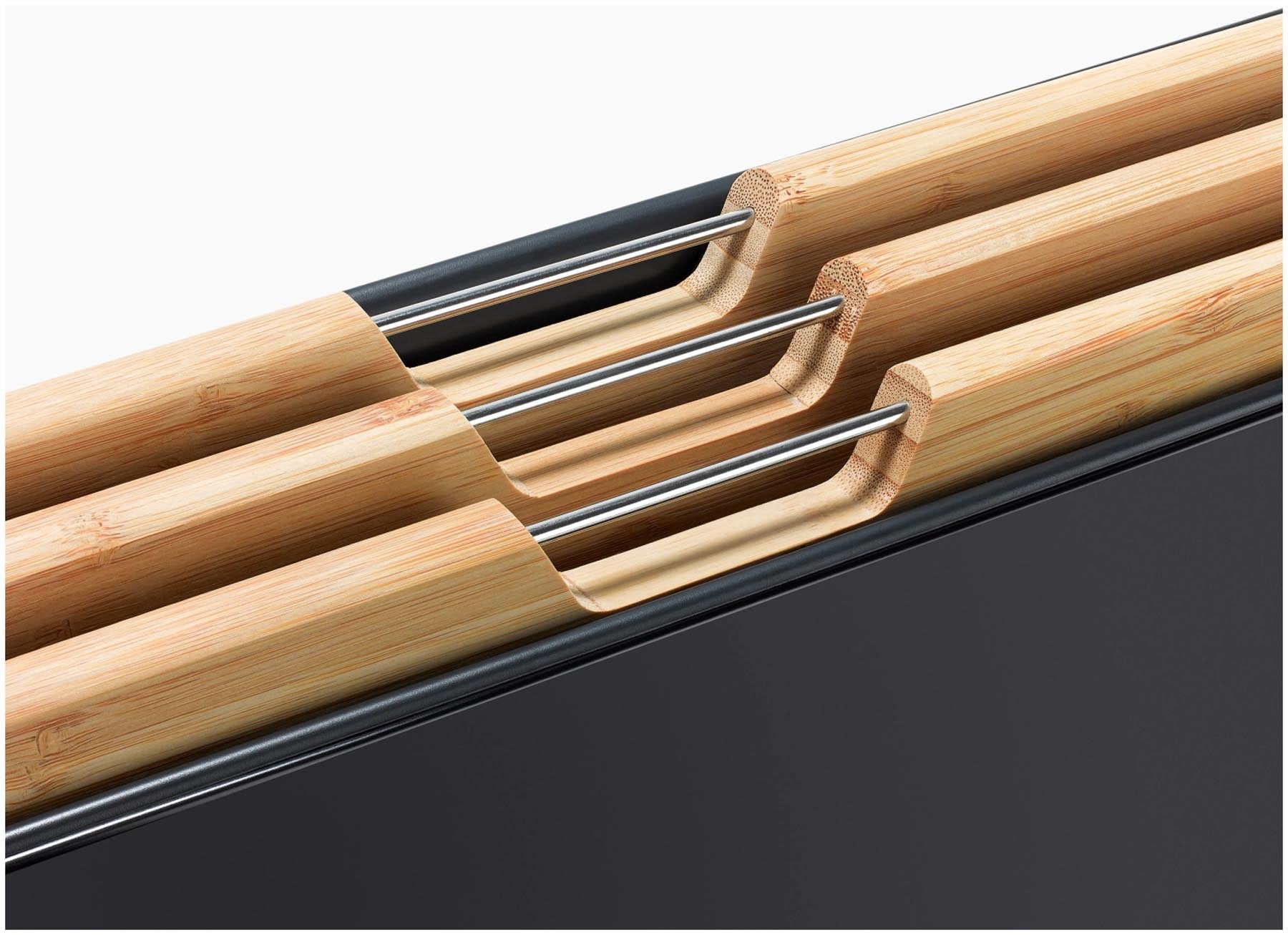 Elegantes 3-teiliges Schneidbrett-Set aus robustem Bambus, ergänzt durch einen edlen Edelstahlständer für eine ansprechende und funktionale Küchenausstattung.