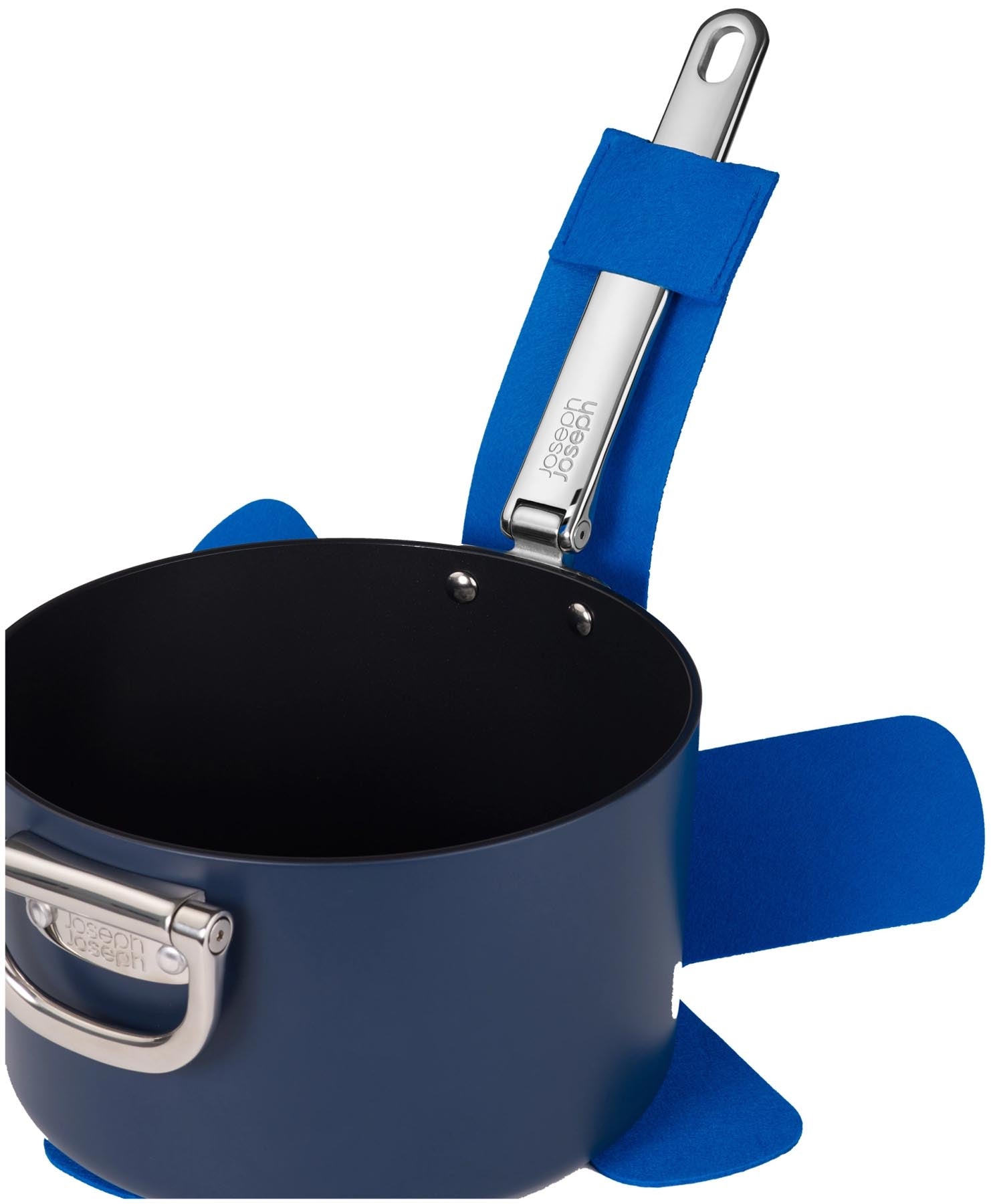 Set aus drei blauen Pfannenschonern von Joseph Joseph, ideal zum Schutz von Pfannen und Töpfen, inklusive praktischen Griffschutz.