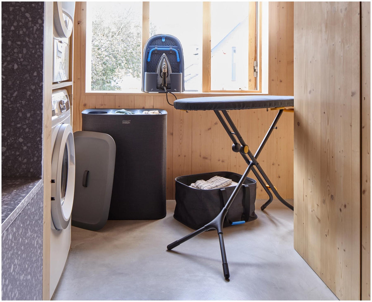 Hold-All Wäschekorb faltbar 35l carbon black in Schwarz präsentiert im Onlineshop von KAQTU Design AG. Wäschekorb ist von Joseph Joseph