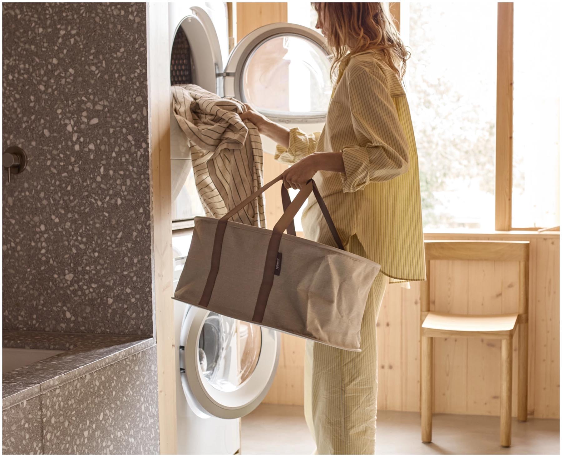 Faltbarer Wäschekorb in sanftem Ecru, 35l, ideal für die moderne Wäscheaufbewahrung und platzsparend im Alltag.
