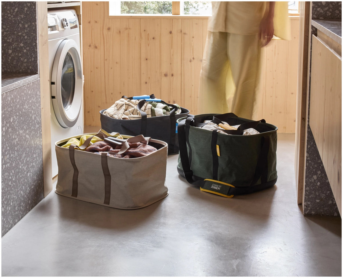 Hold-All Wäschekorb faltbar 35l ecru in Blau präsentiert im Onlineshop von KAQTU Design AG. Wäschekorb ist von Joseph Joseph