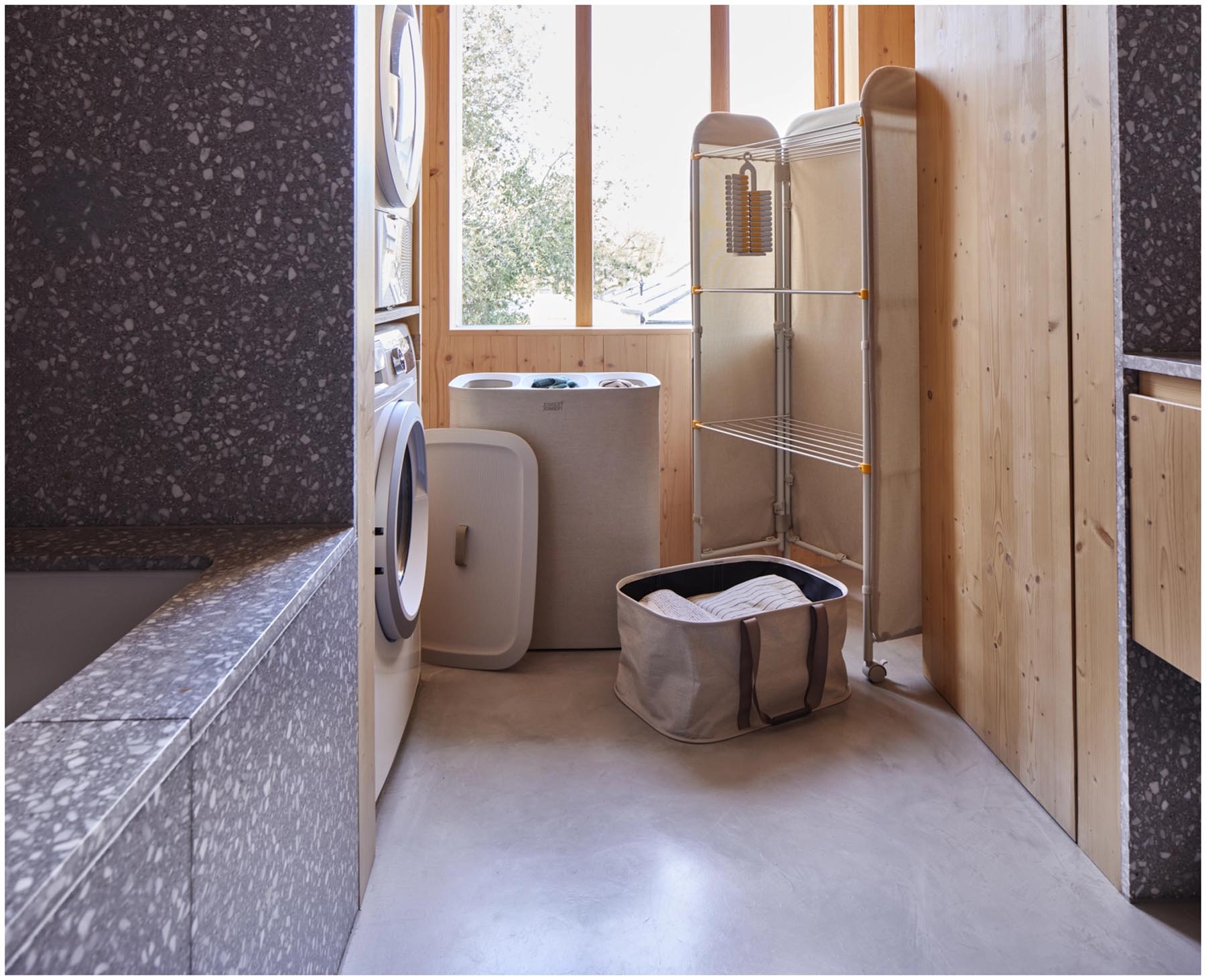 Eleganter, faltbarer Wäschekorb in Ecru mit 35l Volumen, perfekt für stilvolle und praktische Wäscheorganisation im Zuhause.