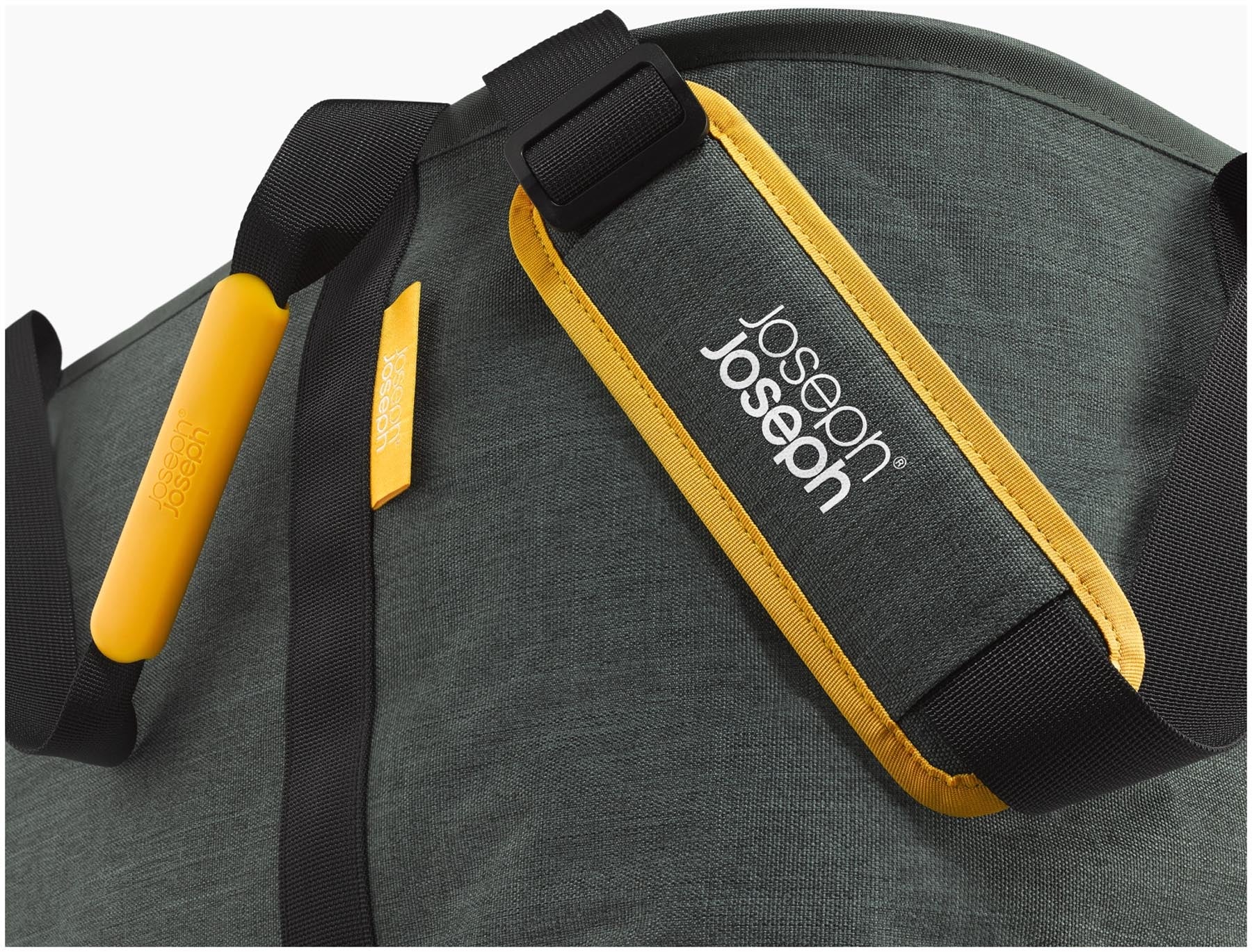 Faltbarer Wäschekorb in lebhaftem Grün, perfekt für den Außenbereich. Mit 45 l Fassungsvermögen und handlichem Design für einfache Mobilität.