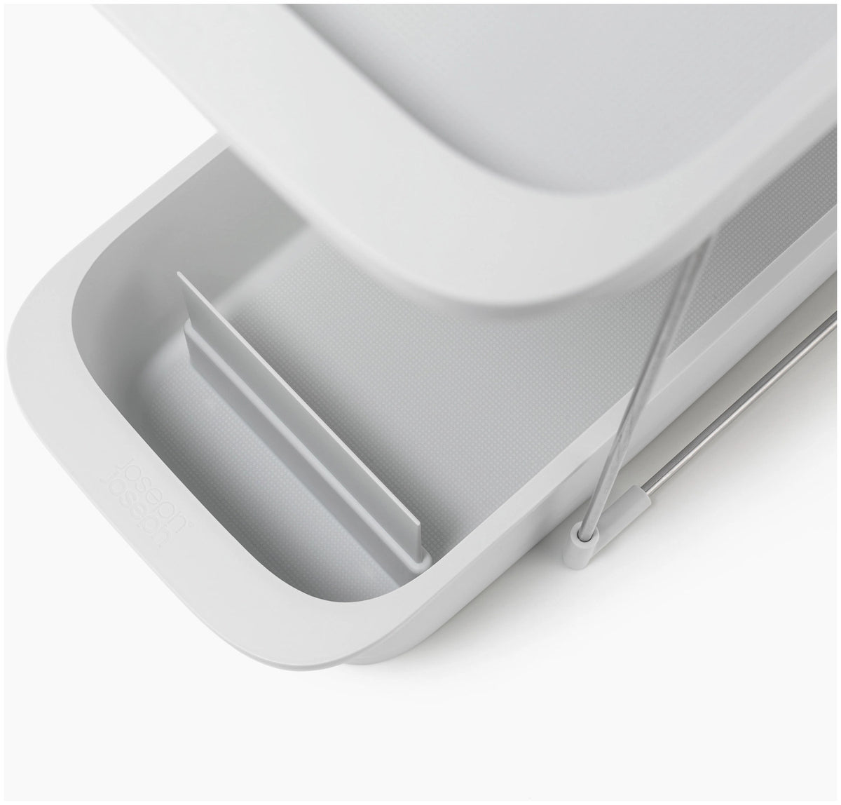 CupboardStore Putzschrank ausziehbar aus recycl. Kunststoff in Grau präsentiert im Onlineshop von KAQTU Design AG. Küchenhelfer ist von Joseph Joseph