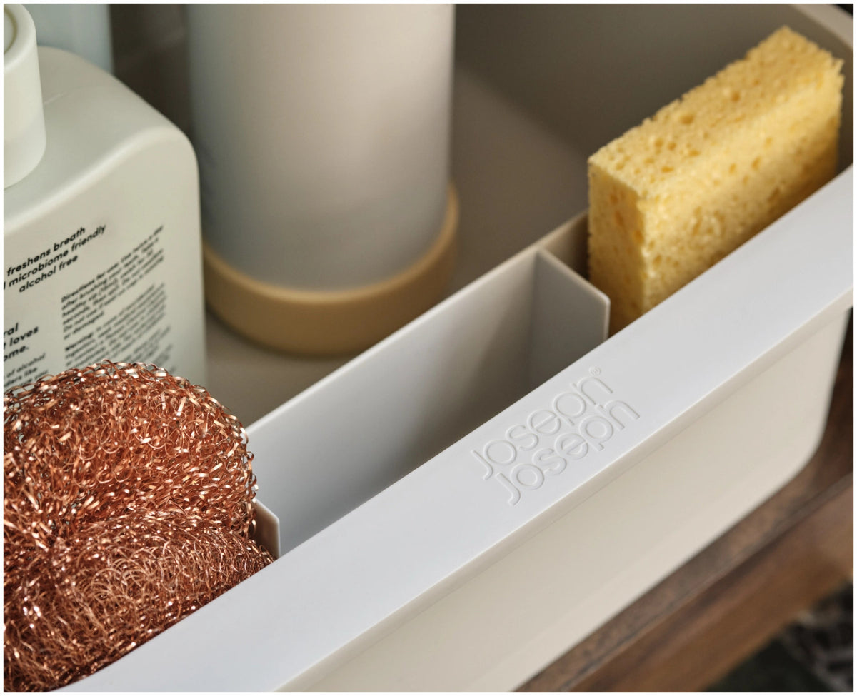 CupboardStore Putzschrank ausziehbar aus recycl. Kunststoff in Grau präsentiert im Onlineshop von KAQTU Design AG. Küchenhelfer ist von Joseph Joseph