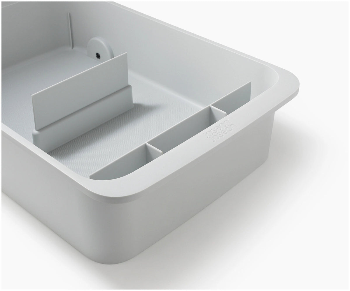 CupboardStore Putzschrank ausziehbar aus recycl. Kunststoff in Grau präsentiert im Onlineshop von KAQTU Design AG. Küchenhelfer ist von Joseph Joseph