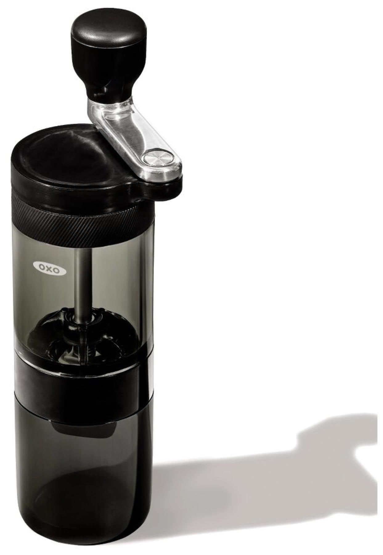 GG Brew Kaffeemühle handbetrieben in Schwarz präsentiert im Onlineshop von KAQTU Design AG. Kanne ist von OXO