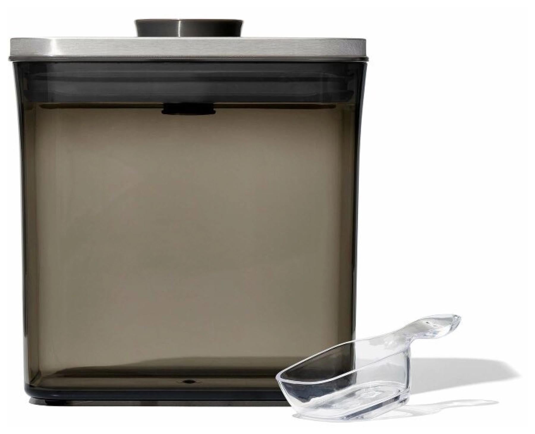 GG Brew Pop Aufbewahrungsdose m Dosierlöffel 1.7l Edelstahl in Transparent präsentiert im Onlineshop von KAQTU Design AG. Käsezubehör ist von OXO