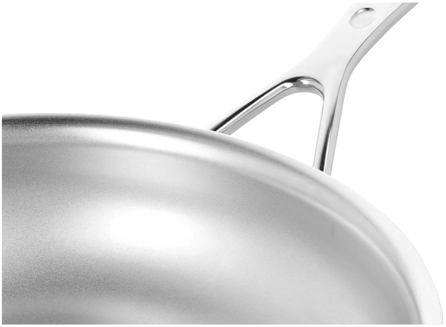 Hochwertige 20 cm Bratpfanne der Silverline 7 von Demeyere, ausgestattet mit fortschrittlicher NanoTouch-Oberfläche für müheloses Braten und Reinigen.
