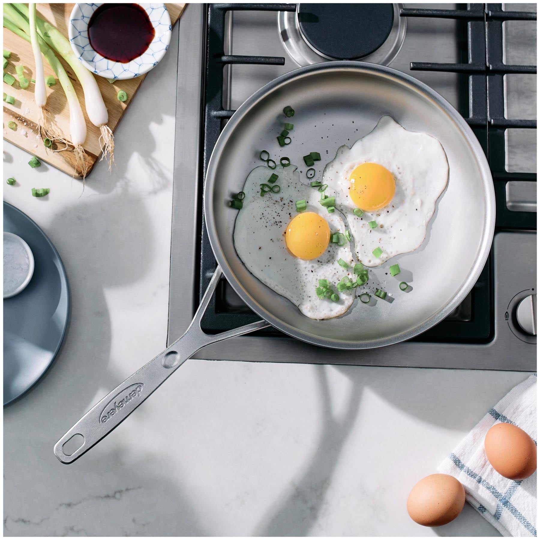 Elegante 20 cm Bratpfanne aus der Industry 5 Kollektion von Demeyere, ideal für präzises Braten mit innovativer NanoTouch-Beschichtung.