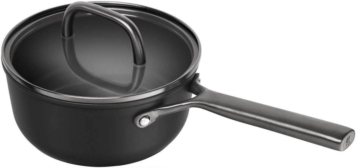 Milano Stielkasserolle mit Glasdeckel 18cm Schwarz in Schwarz präsentiert im Onlineshop von KAQTU Design AG. Stielkasserolle ist von Zwilling