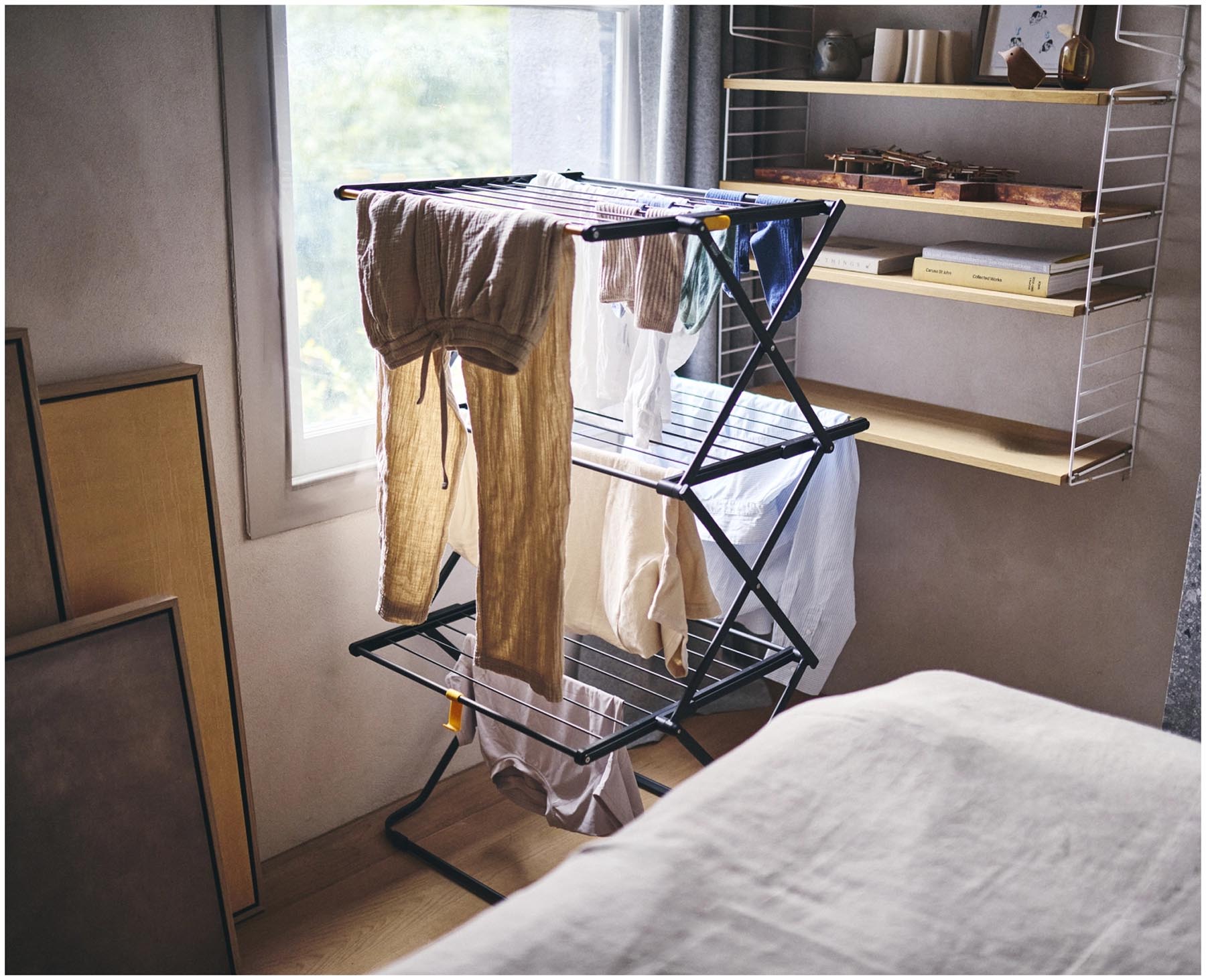 Vielseitiger AirFrame Max Wäscheständer von Joseph Joseph, 3-stufiges Design für platzsparendes Trocknen in jedem Wohnbereich.