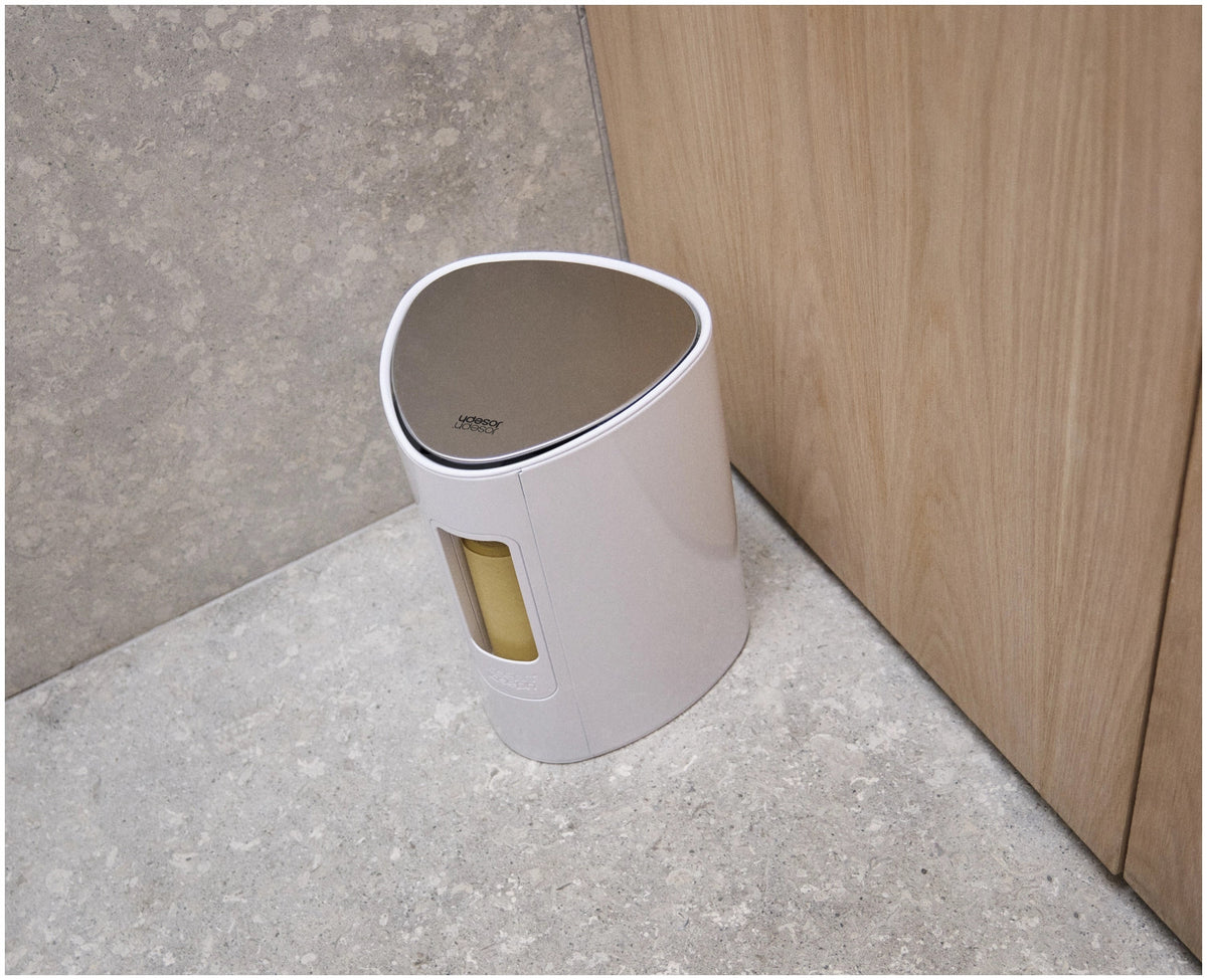 EasyStore 5L Badezimmereimer Weiss in Weiss präsentiert im Onlineshop von KAQTU Design AG. Treteimer ist von Joseph Joseph