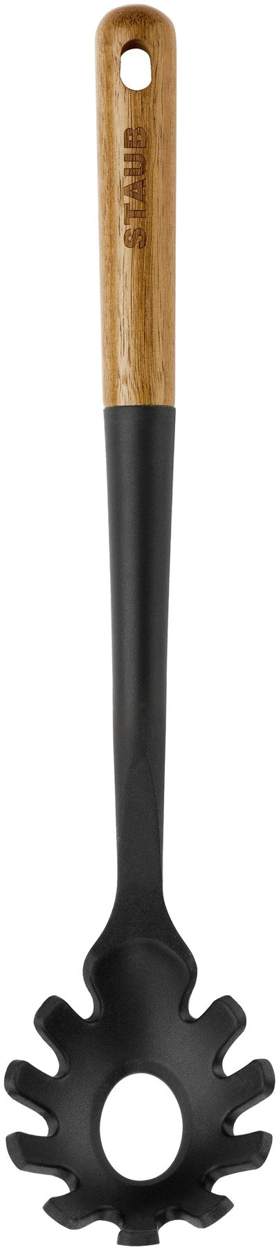 Schwarzer Pastalöffel aus Akazienholz und Silikon, 31 cm lang, mit ovaler Löffelform und Zacken für Pasta auf hellem Untergrund.