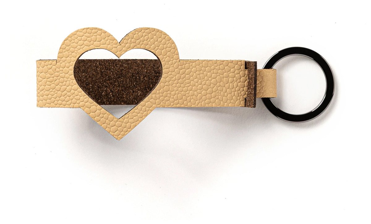 Schlüsselanhänger Herz in Beige, Ausführung nickel, Dekoration von MiLLE W Nordisk Design
