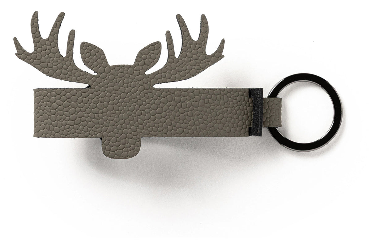 Flacher grauer Schlüsselanhänger in Form eines Elchs, Serie Accessoires aus Leder