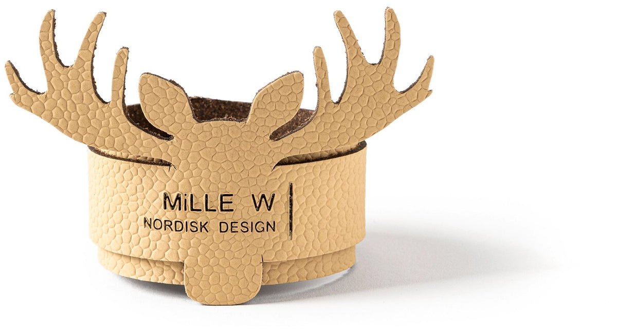 Serviettenring in Beige mit Elch-Motiv, kompakte Form, 6x6x6 cm, skandinavisch inspiriertes Design von MiLLE W NORDISK DESIGN.