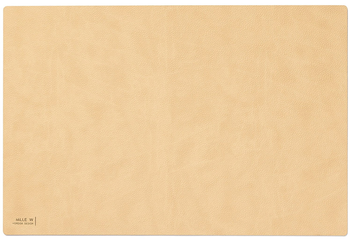 Rechteckiges Tischset in Beige aus recyceltem Leder, 45x30cm, von MiLLE W NORDISK DESIGN, glatte Oberfläche mit Kautschuk-Mischung.